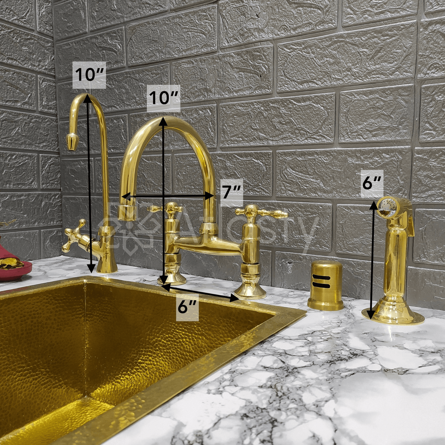 Robinet de cuisine à pont en laiton non laqué avec pulvérisateur, robinet d'eau froide et poignées à levier - Réf. : APL-99