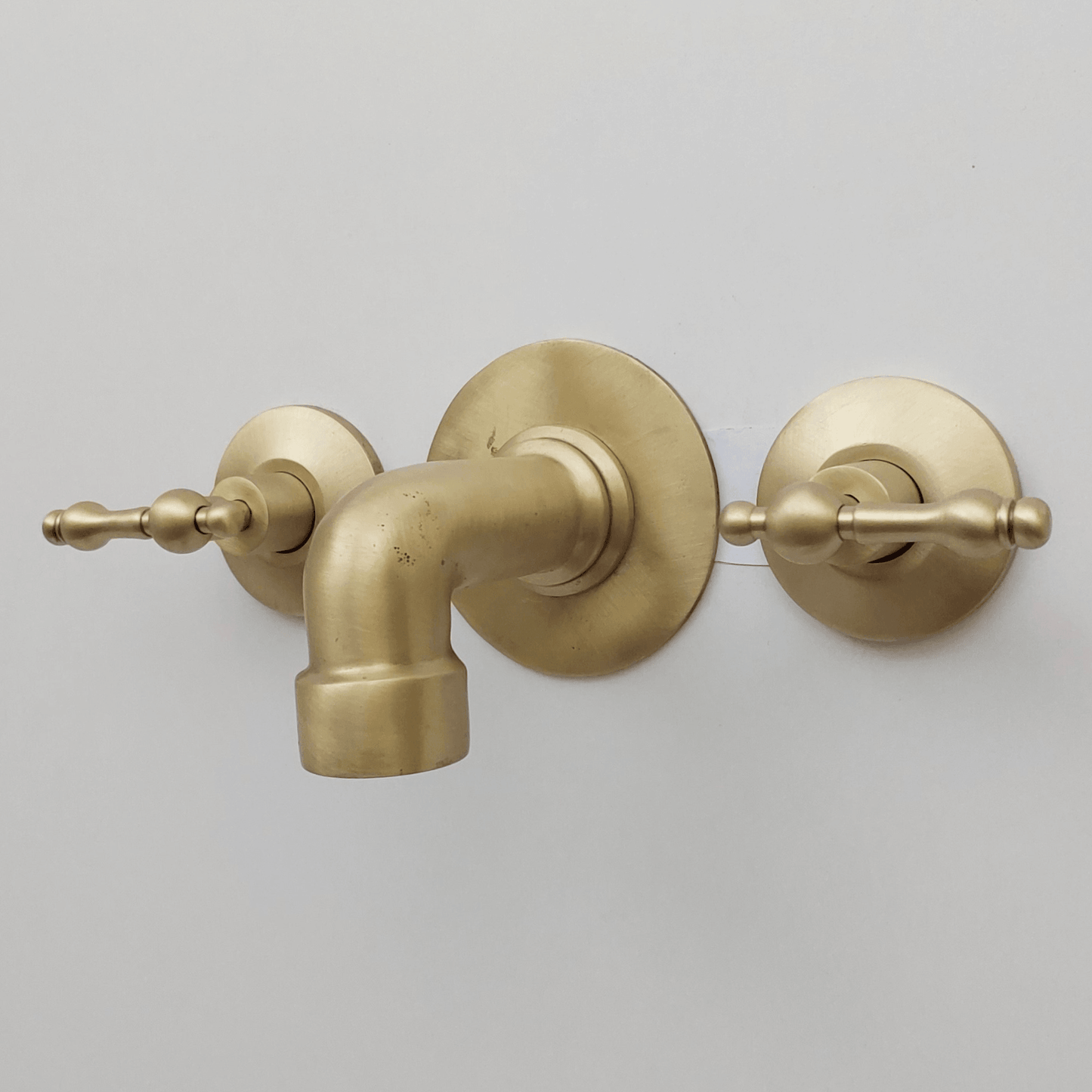 Grifo para lavabo de baño de latón cepillado con manijas tipo palanca - Ref: WFCBB001