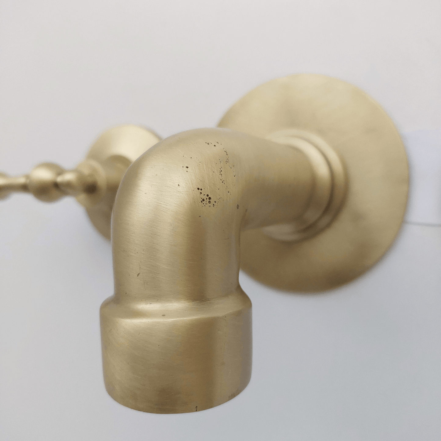 Grifo para lavabo de baño de latón cepillado con manijas tipo palanca - Ref: WFCBB001