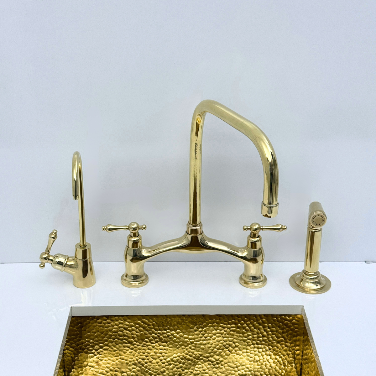 Robinet de cuisine à pont en laiton non laqué avec pulvérisateur, robinet d'eau froide et poignées en croix - Réf. : APC-98