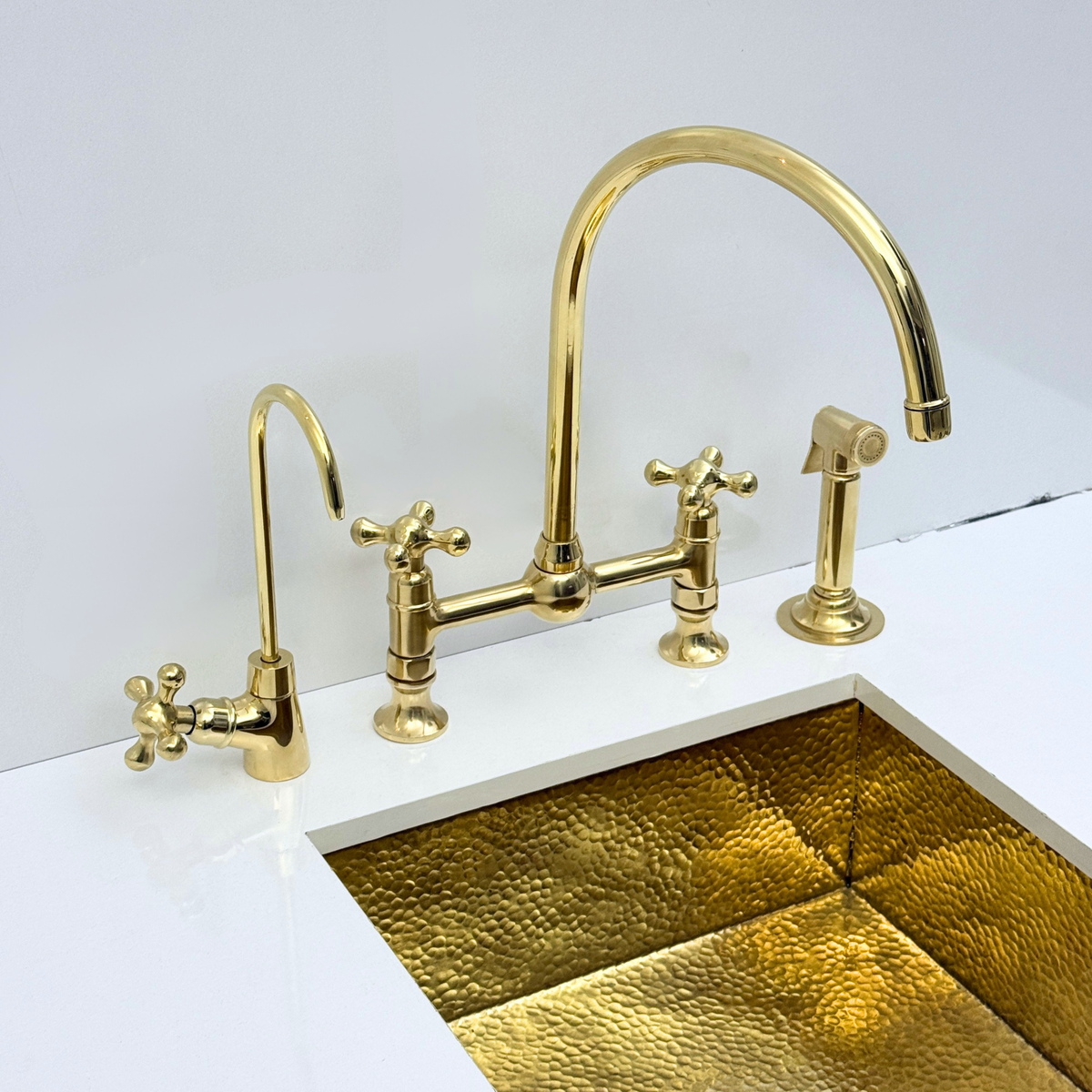 Robinet de cuisine à pont en laiton non laqué avec pulvérisateur, robinet d'eau froide et poignées en croix - Réf. : APC-98