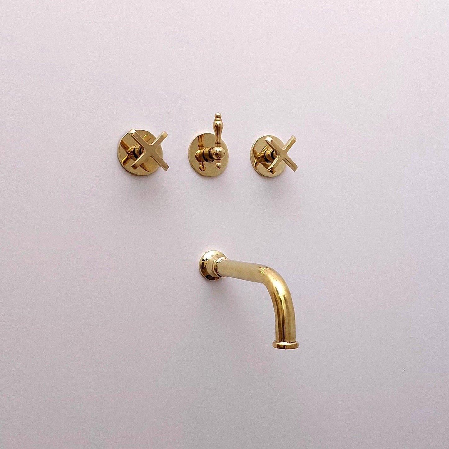 Système de douche en laiton non laqué avec bec verseur et pomme de douche ronde - Réf : ATLASS34