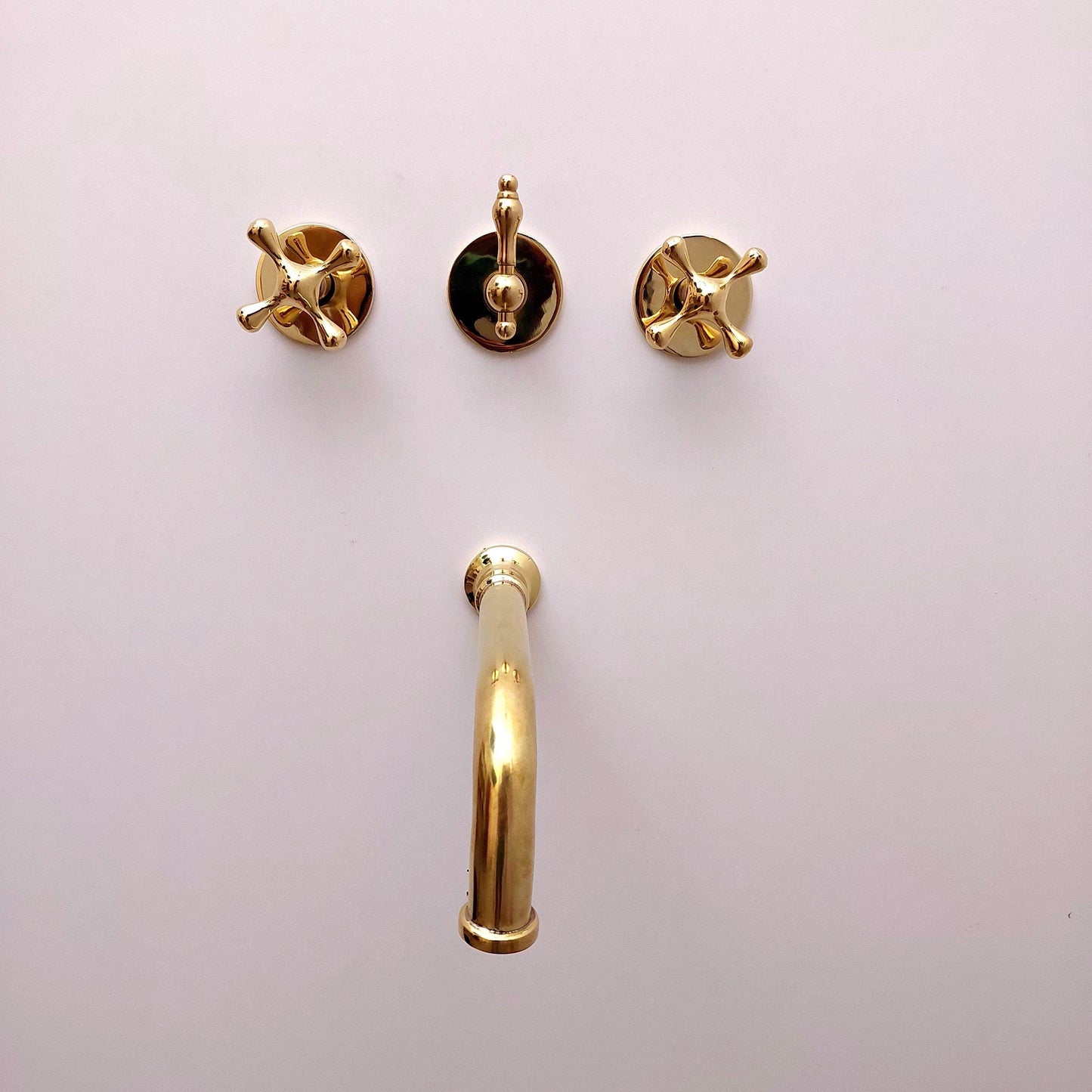 Système de douche en laiton non laqué avec bec verseur et pomme de douche ronde - Réf : ATLASS34