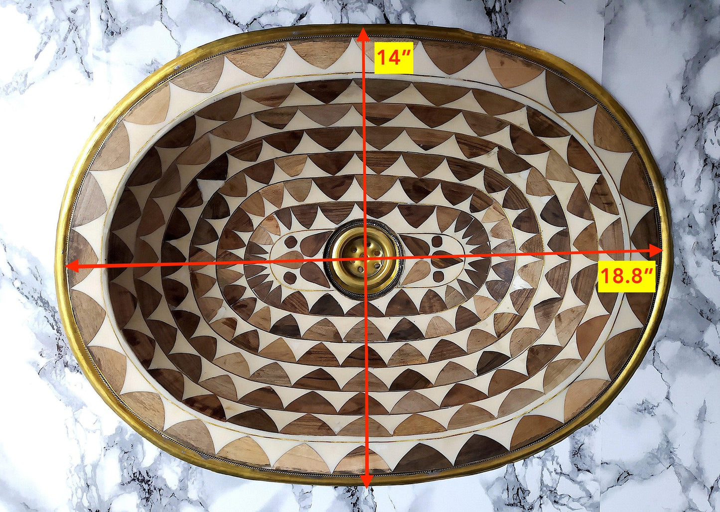 Lavabo de salle de bain ovale en laiton fait à la main, parsemé de bois et de résine