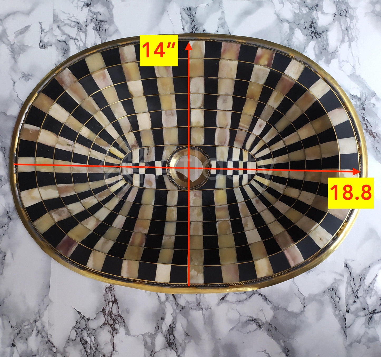 Lavabo de baño ovalado de latón hecho a mano con incrustaciones de madera y resina