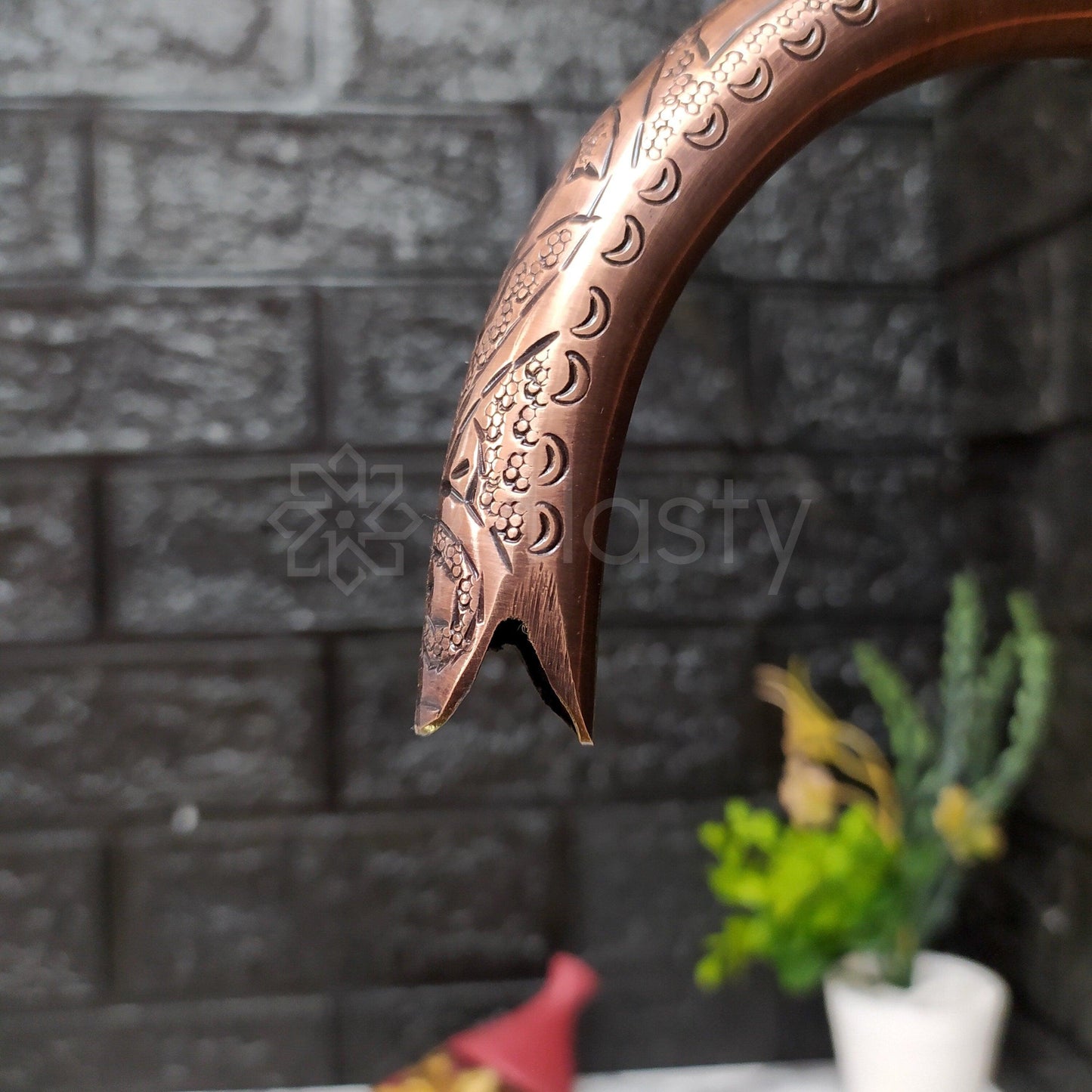 Engraved Curved Copper Bathroom Faucet with Cross Handles