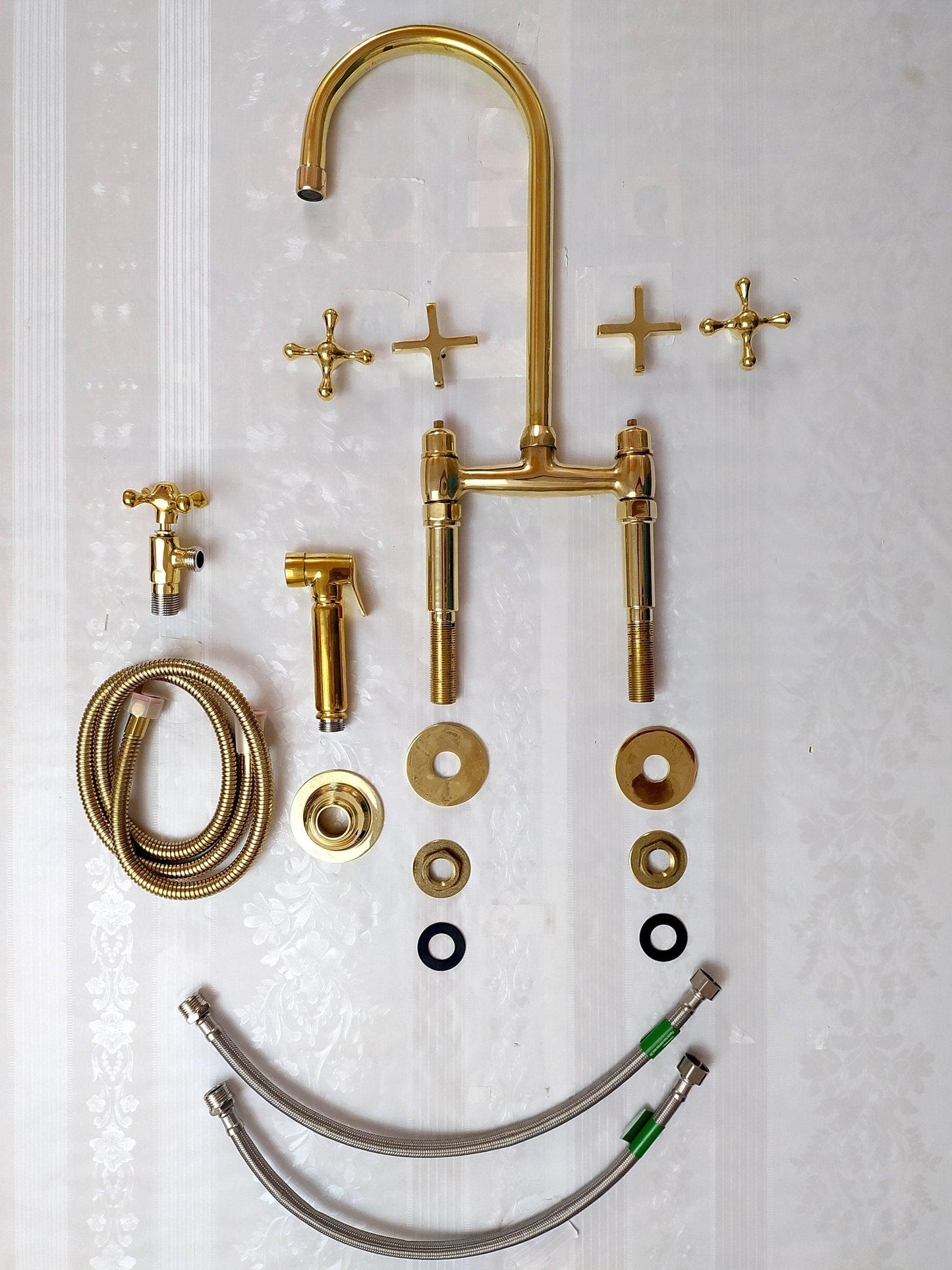 Grifo de cocina de latón sin lacar con rociador, grifo de agua fría y manijas en cruz - Ref: APC-84