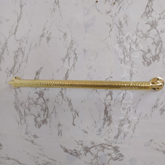 Toallero de pared de latón macizo martillado para baño