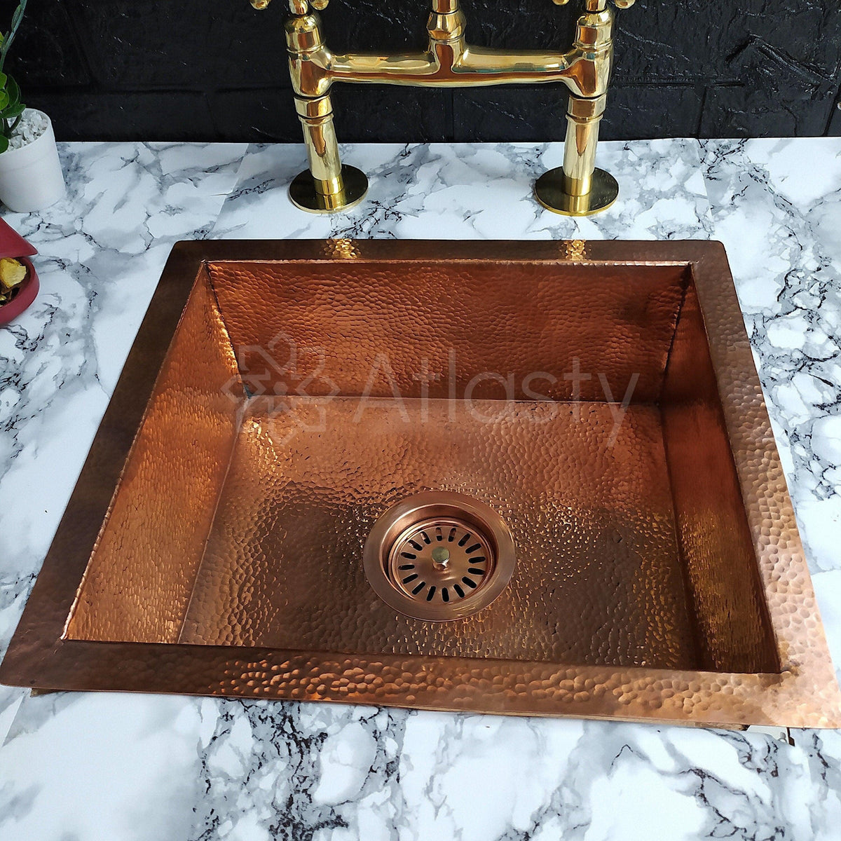 Copper Sink Buying Guide: Gauge, Shape, Patina, and Daily Care