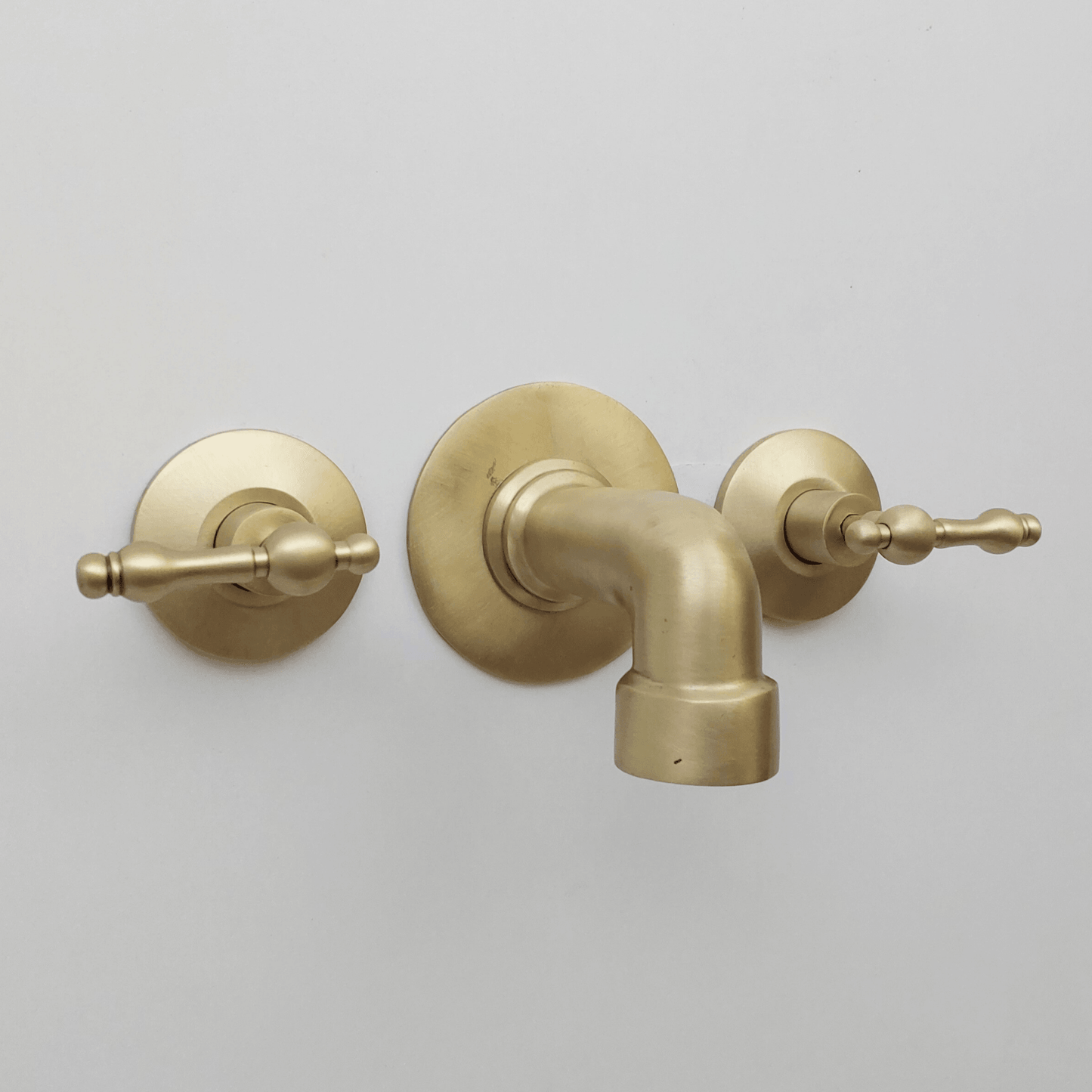Grifo para lavabo de baño de latón cepillado con manijas tipo palanca - Ref: WFCBB001