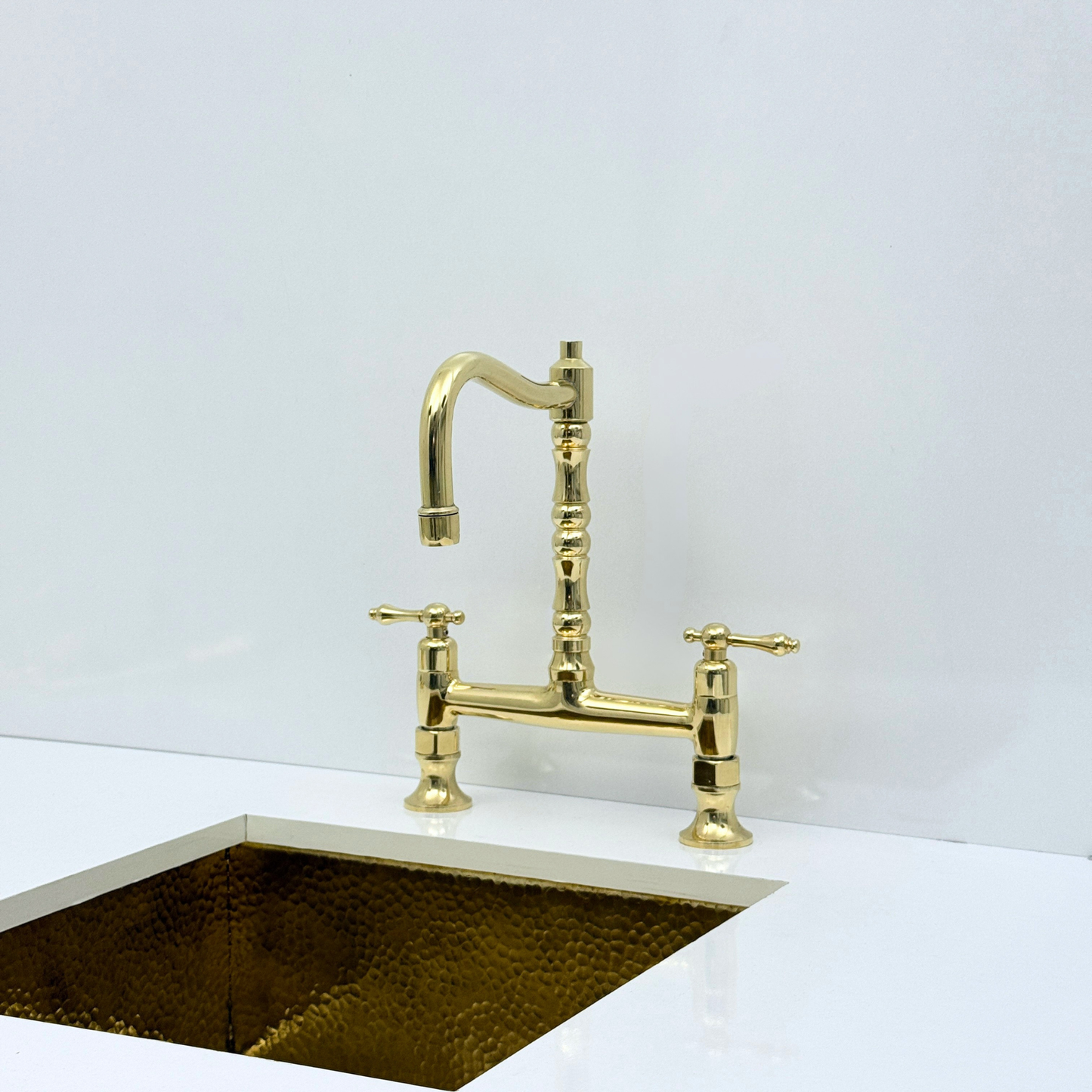 Robinet de cuisine à pont en laiton non laqué avec pulvérisateur, robinet d'eau froide et poignées en croix - Réf. : APC-92