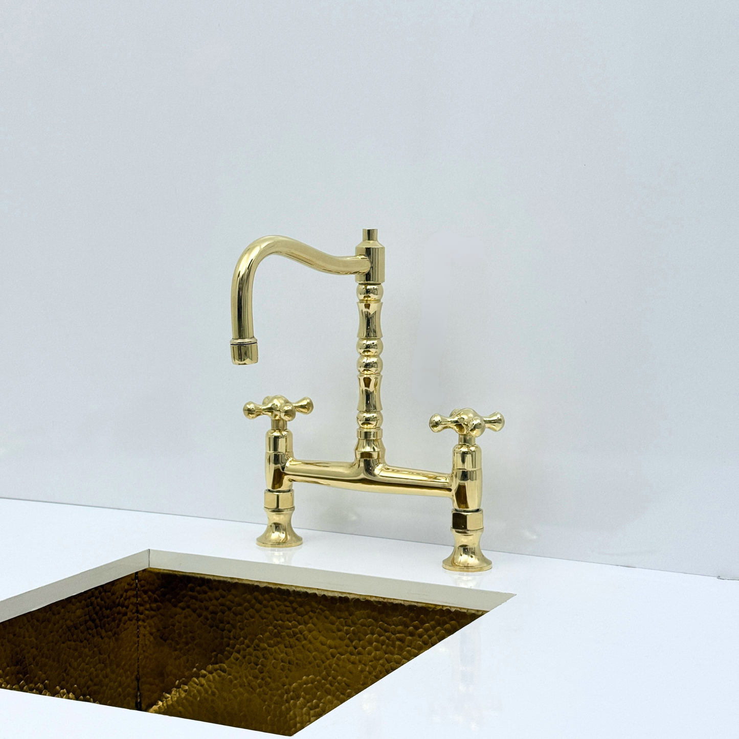 Robinet de cuisine à pont en laiton non laqué avec pulvérisateur, robinet d'eau froide et poignées en croix - Réf. : APC-92