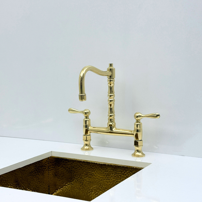 Robinet de cuisine à pont en laiton non laqué avec pulvérisateur, robinet d'eau froide et poignées en croix - Réf. : APC-92
