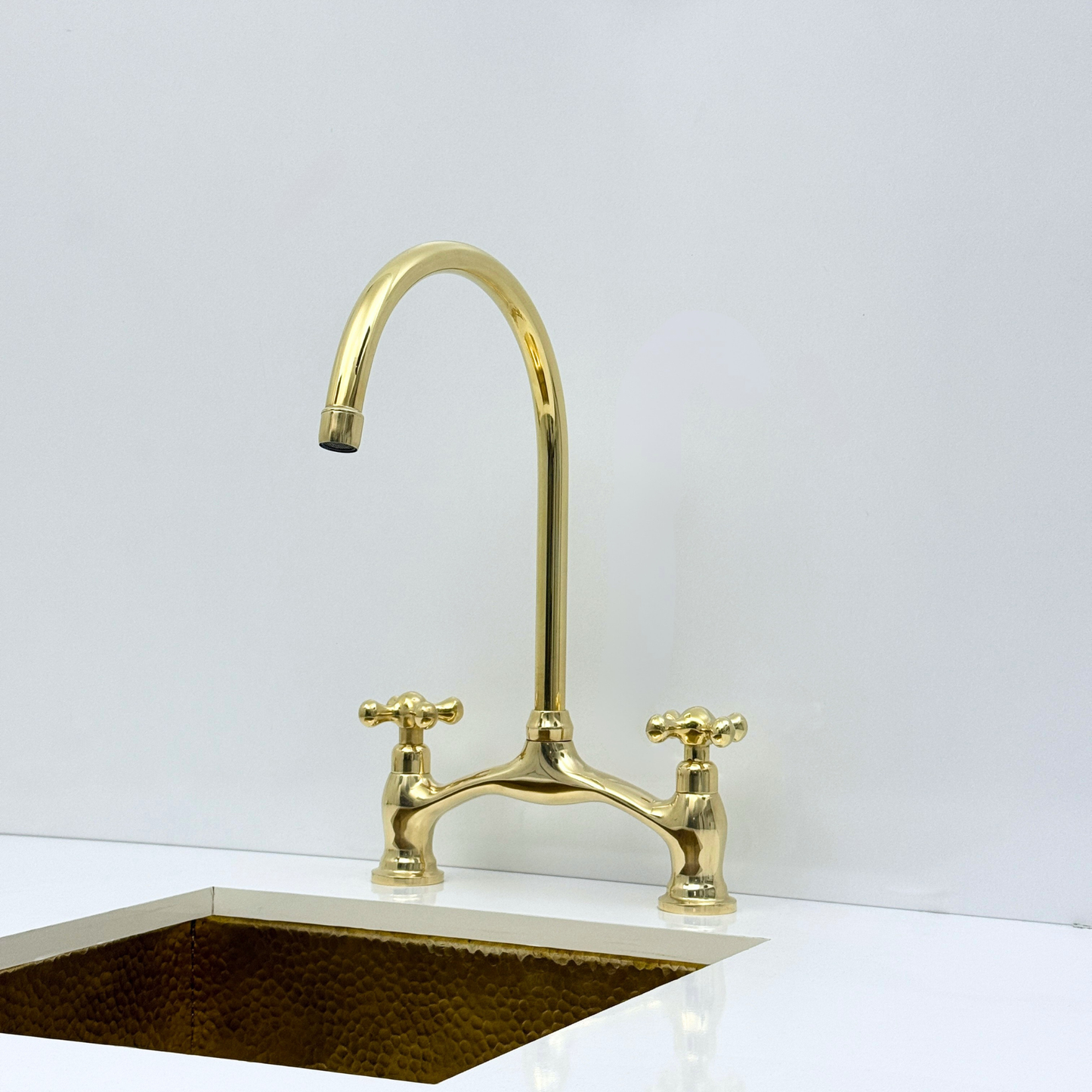 Grifo de cocina vintage de latón sin lacar con pulverizador y dispensador de jabón, grifo de cocina de latón antiguo con acabado Living, ref. APCL-8
