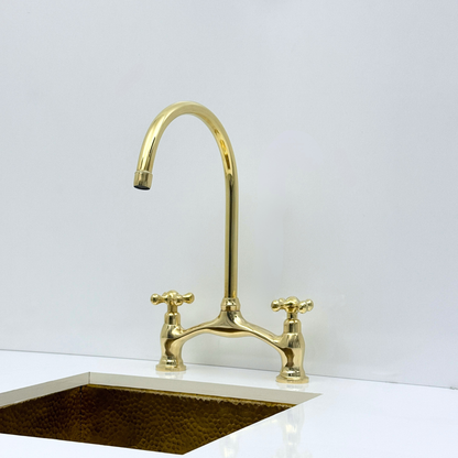 Grifo de cocina vintage de latón sin lacar con pulverizador y dispensador de jabón, grifo de cocina de latón antiguo con acabado Living, ref. APCL-8