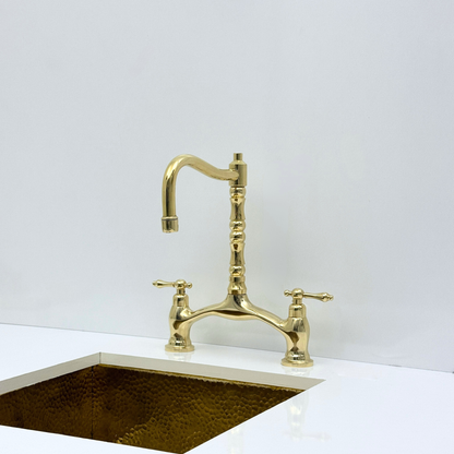 Grifo de cocina de latón sin lacar con rociador, grifo de agua fría y manijas en cruz - Ref: APC-99