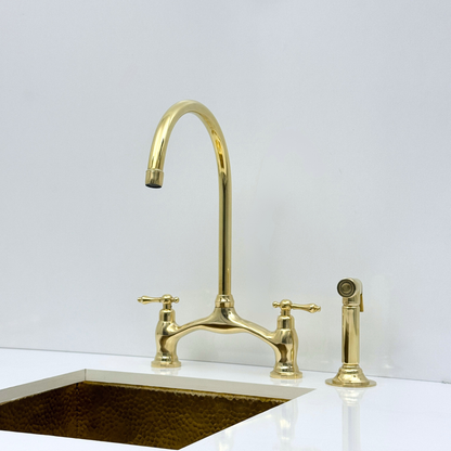 Grifo de cocina vintage de latón sin lacar con pulverizador y dispensador de jabón, grifo de cocina de latón antiguo con acabado Living, ref. APCL-9