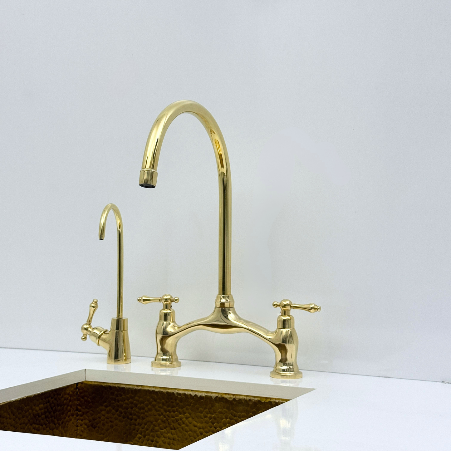 Grifo de cocina vintage de latón sin lacar con pulverizador y dispensador de jabón, grifo de cocina de latón antiguo con acabado Living, ref. APCL-9