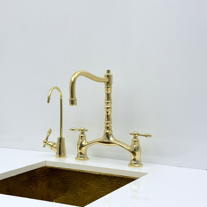 Grifo de cocina de latón sin lacar con rociador, grifo de agua fría y manijas en cruz - Ref: APC-99