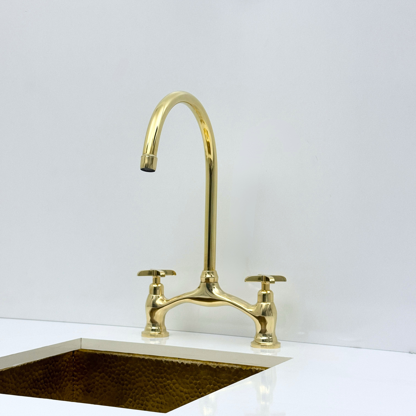 Grifo de cocina vintage de latón sin lacar con pulverizador y dispensador de jabón, grifo de cocina de latón antiguo con acabado Living, ref. APCL-8