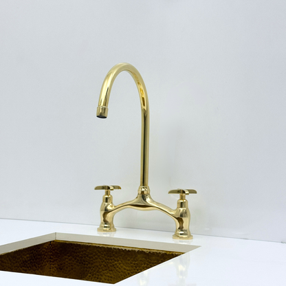 Grifo de cocina vintage de latón sin lacar con pulverizador y dispensador de jabón, grifo de cocina de latón antiguo con acabado Living, ref. APCL-8
