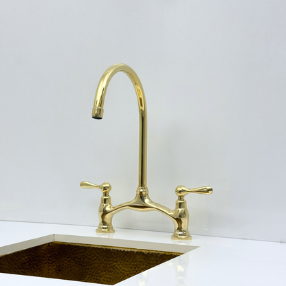 Grifo de cocina vintage de latón sin lacar con pulverizador y dispensador de jabón, grifo de cocina de latón antiguo con acabado Living, ref. APCL-9