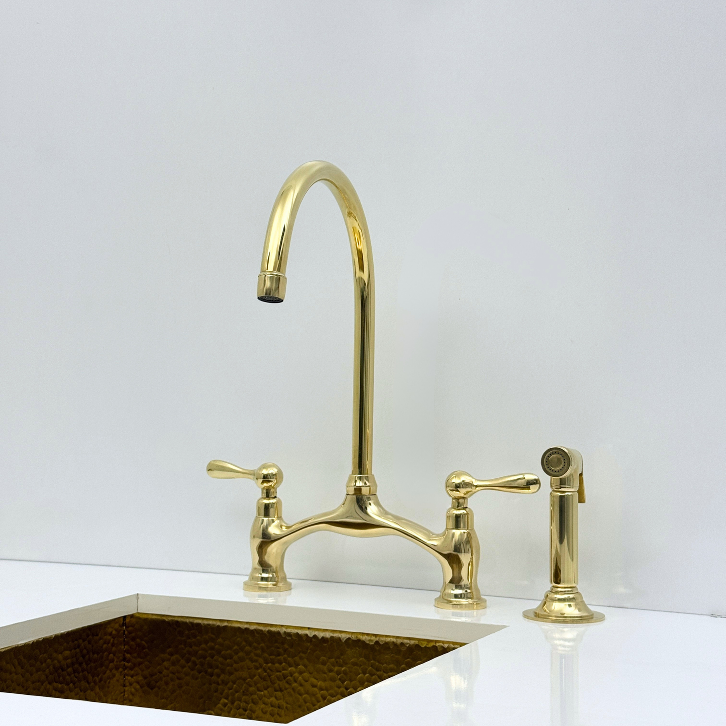 Grifo de cocina vintage de latón sin lacar con pulverizador y dispensador de jabón, grifo de cocina de latón antiguo con acabado Living, ref. APCL-9