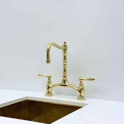 Grifo de cocina de latón sin lacar con rociador, grifo de agua fría y manijas en cruz - Ref: APC-99