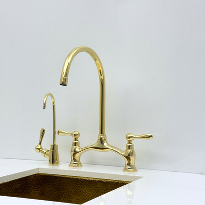 Grifo de cocina vintage de latón sin lacar con pulverizador y dispensador de jabón, grifo de cocina de latón antiguo con acabado Living, ref. APCL-9
