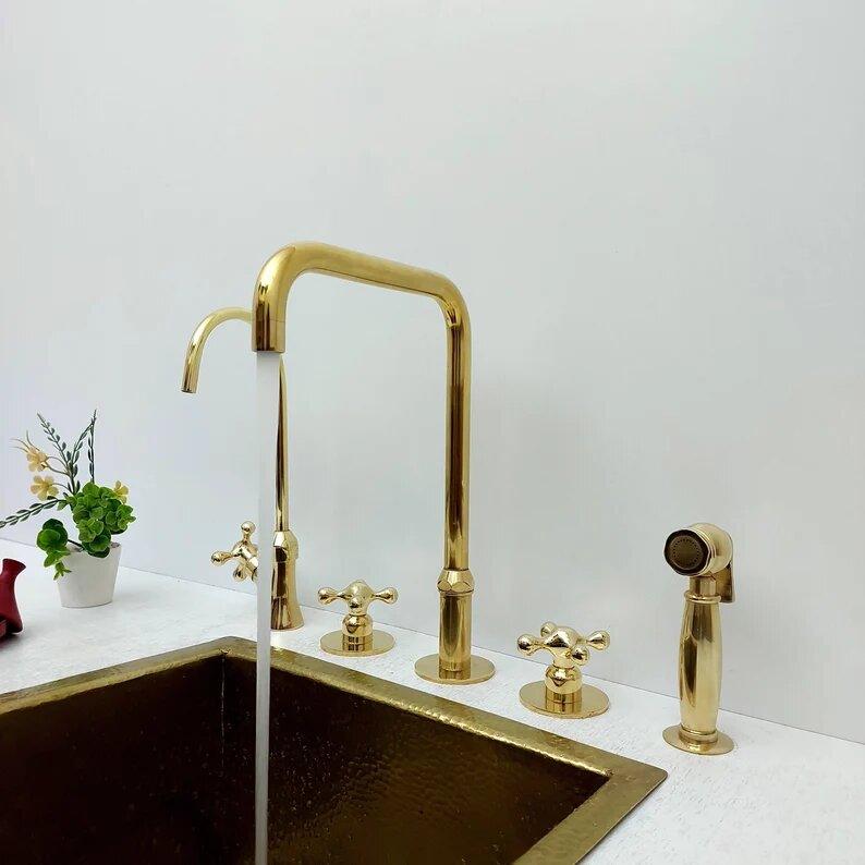 Grifo de lavabo vintage de latón sin lacar con tres orificios, rociador y grifo de agua fría, ref. APCL-9