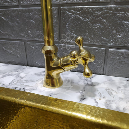 Grifo de agua fría de latón sin lacar con manijas en cruz, rociador y dispensador de jabón, grifo de agua potable