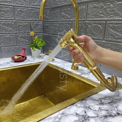 Grifo de agua fría de latón sin lacar con manijas en cruz, rociador y dispensador de jabón, grifo de agua potable